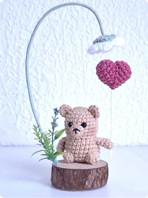 Ursinho com Balão de Coração | Amigurumi