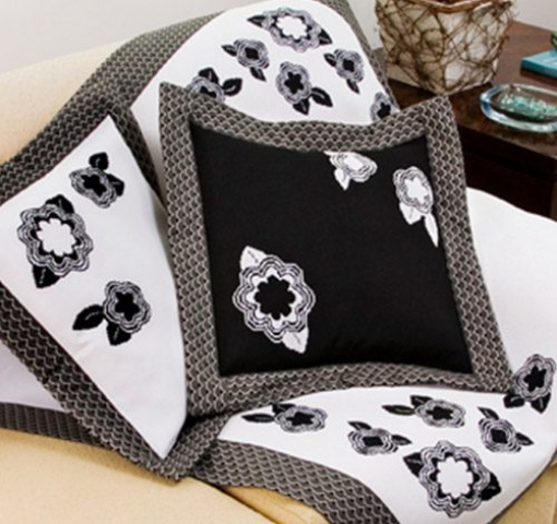 Manta de Sofá e Duas Almofadas | Bordado